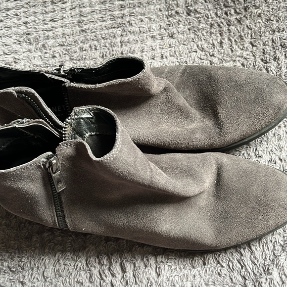 Kenneth Cole Gray Leather Ankle boots - Picture 2 of 6